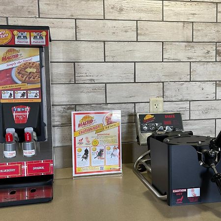 Super 8 By Wyndham Hannibal Luaran gambar